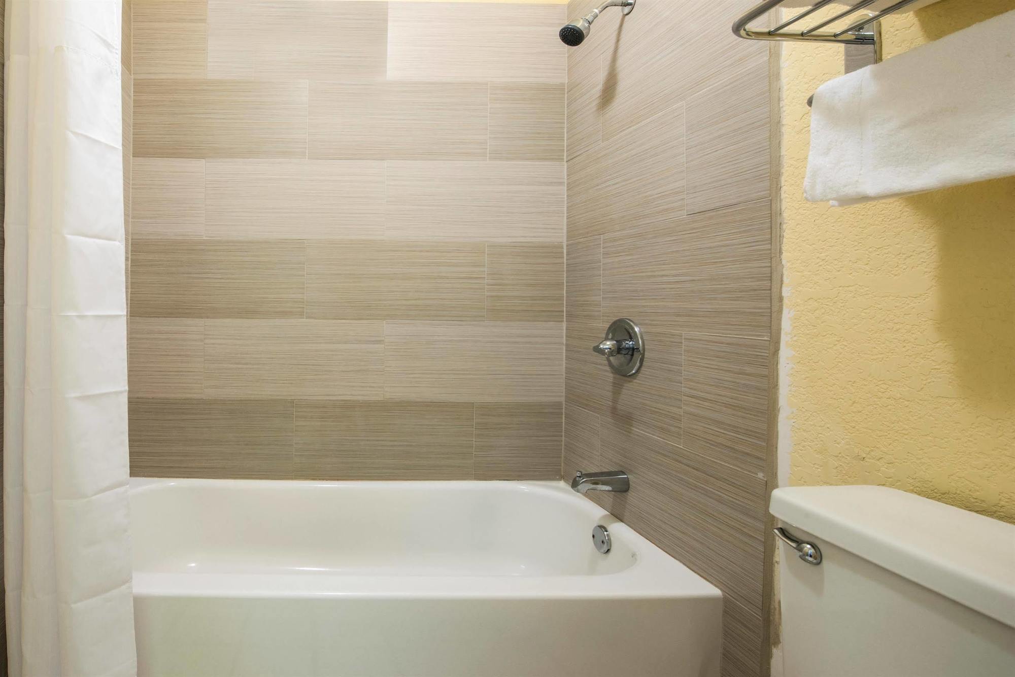 Days Inn By Wyndham Eastland Dış mekan fotoğraf