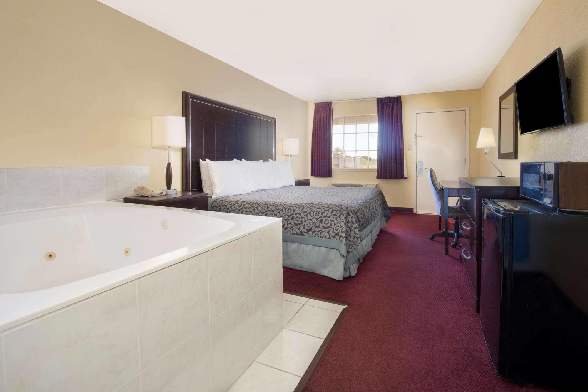 Days Inn By Wyndham Eastland Dış mekan fotoğraf