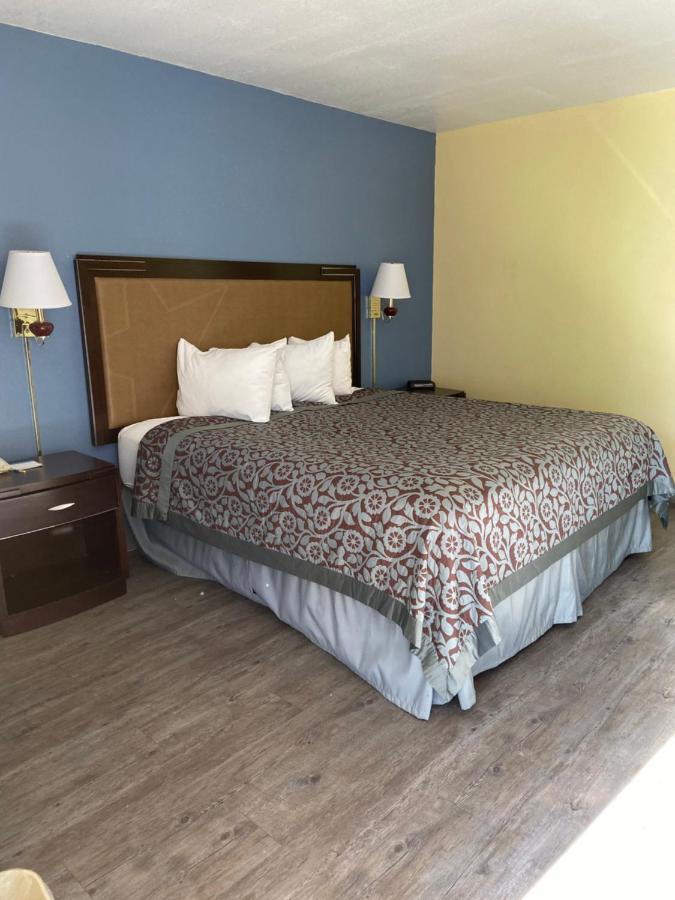 Days Inn By Wyndham Eastland Dış mekan fotoğraf